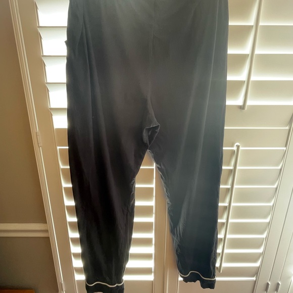 Chic Black Pajama Set with White Accents - Picture 13 of 13